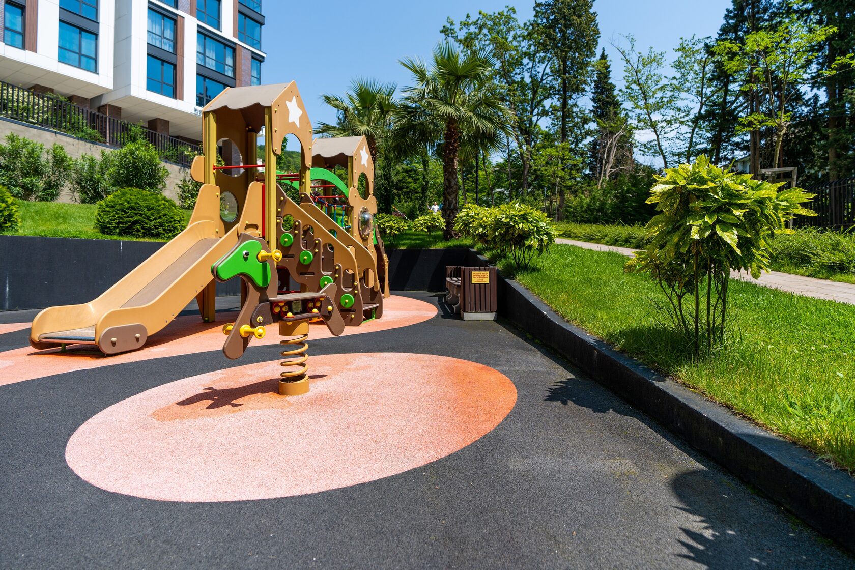 Моравия Сочи — коридор с фресками в стиле Чехии