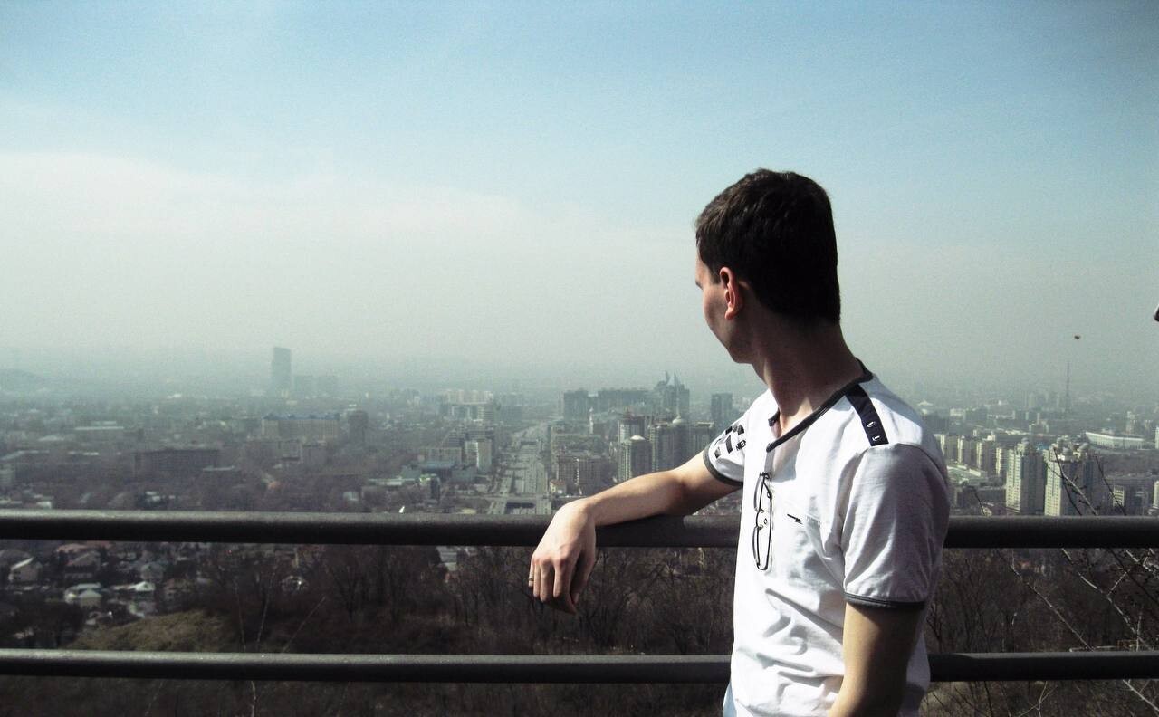 Работа официантом, начальник саентолог, дизайнер в СБЕР и EPAM, и про уход из продукта в студию — Пути в IT, Богдан Гончаренко