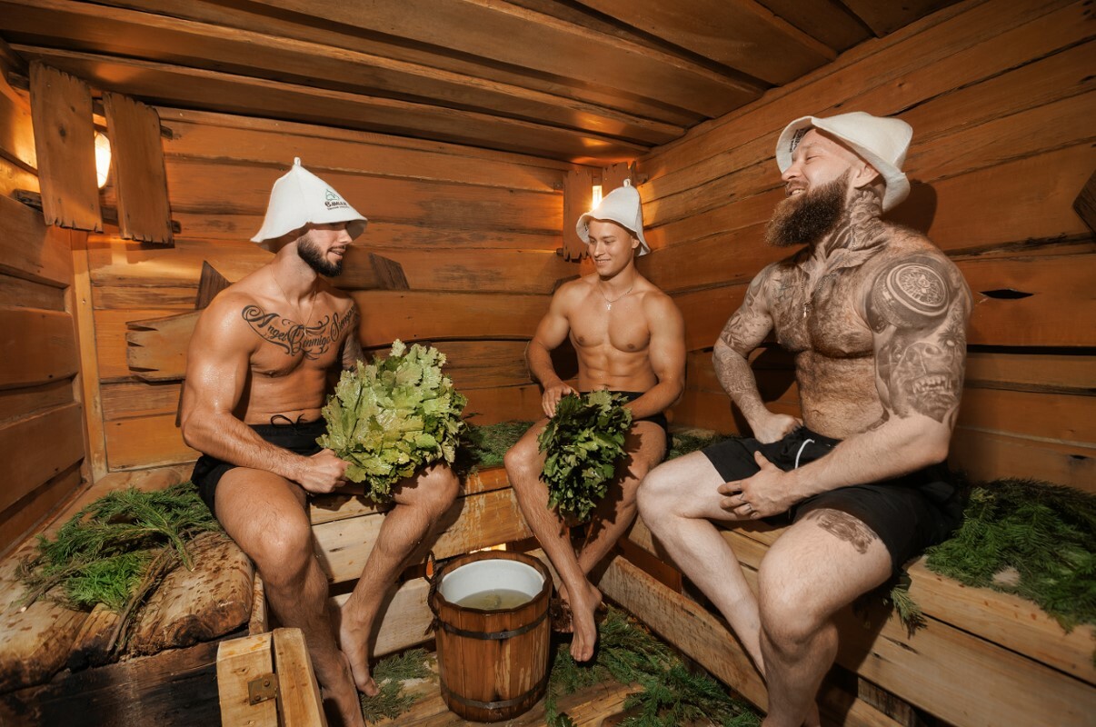 Общая баня для мужчин москва. Емеля баня Новосибирск. Кировские бани Новосибирск. Баня в Кировском районе.
