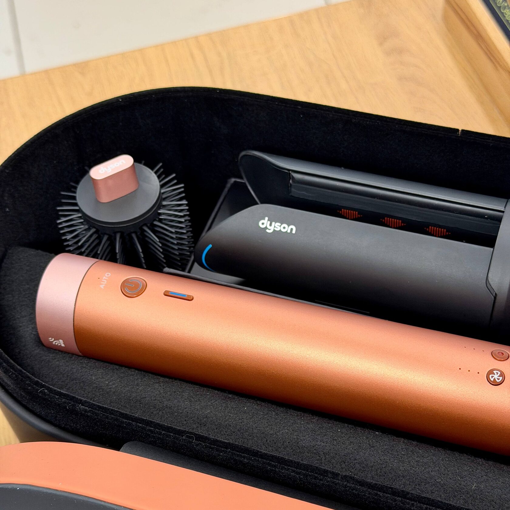 Стайлер Dyson HS09 как новогодний подарок