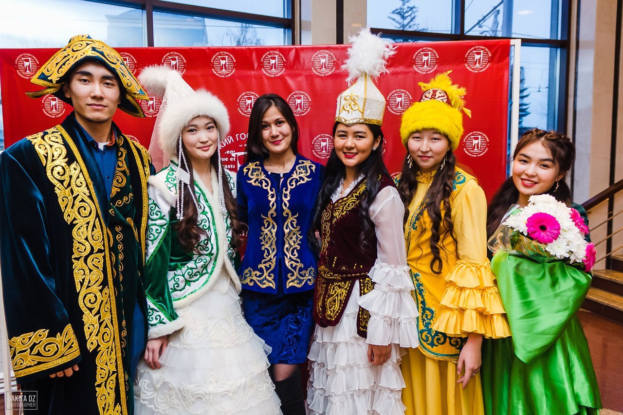 Казахские костюмы современные