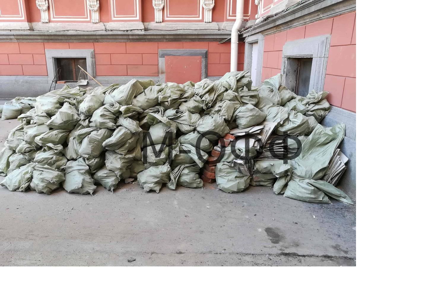 Вывоз мусора в Химках - быстро, надежно, выгодно | М - ОФФ