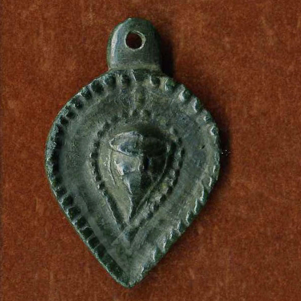 Бронзовая подвеска