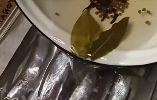 Приготовление маринованной мойвы в домашних условиях: шаг 3