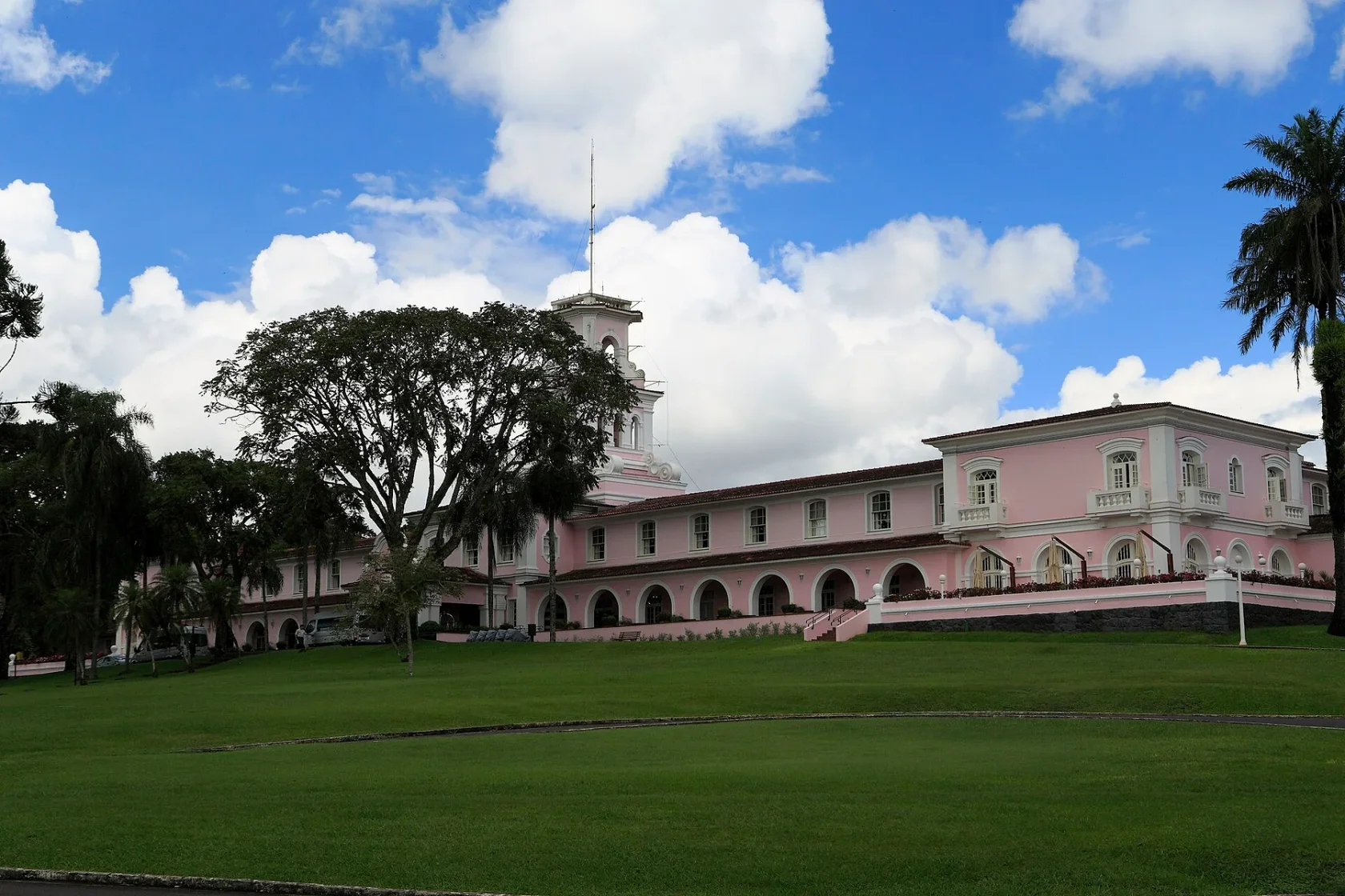 Отель Hotel das Cataratas внутри национального парка Игуасу