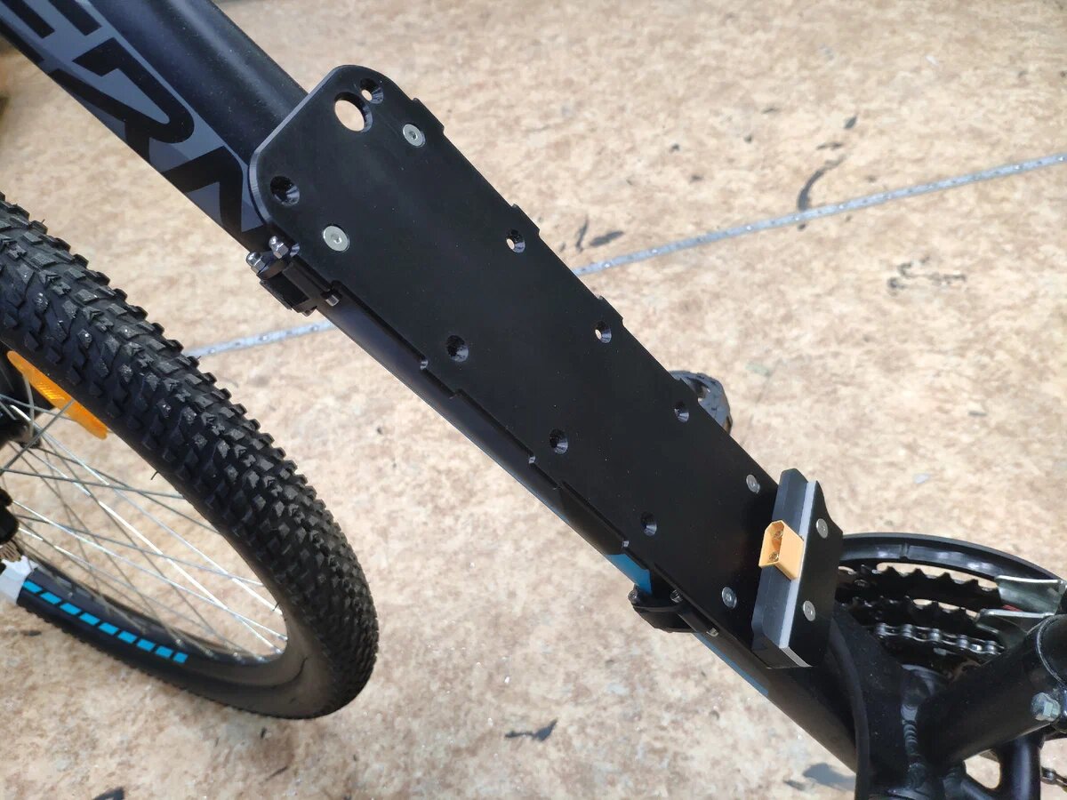 Компактный Li-Ion аккумулятор Б26 весит менее 2,5 кг и позволяет ...