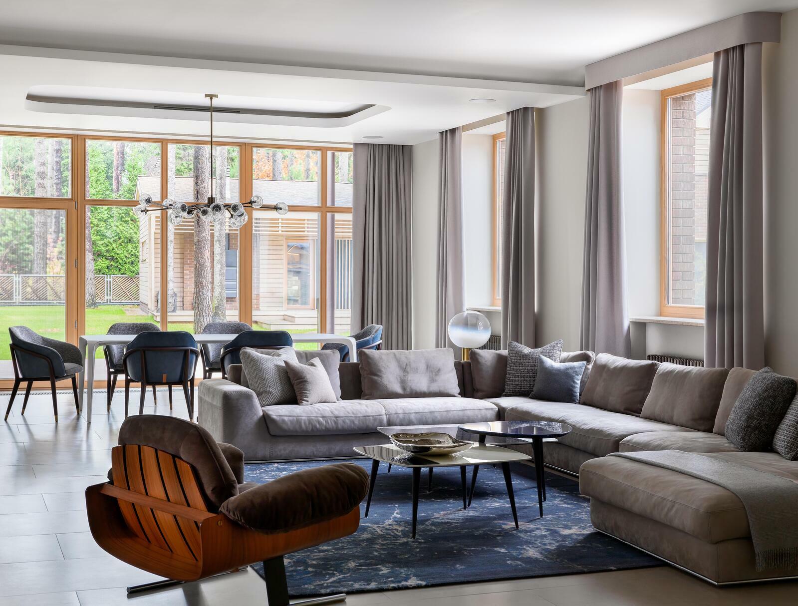 Кресло Presidential Chair Jorge Zalszupin, диван Cierre, столик Baxter в интерьере дизайнера Екатерины Фёдоровой