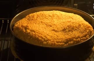 Приготовление королевской ватрушки с творогом в духовке: шаг 7