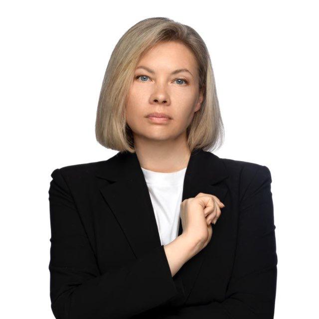 Ищу позицию Digital Designer или Marketing Designer. Интересны задачи, связанные с созданием презентаций, маркетинговых материалов, рекламных креативов и визуального контента для бизнеса.    Особенно интересны сферы недвижимости, строительства, инвестиций, интерьерного дизайна и PropTech.