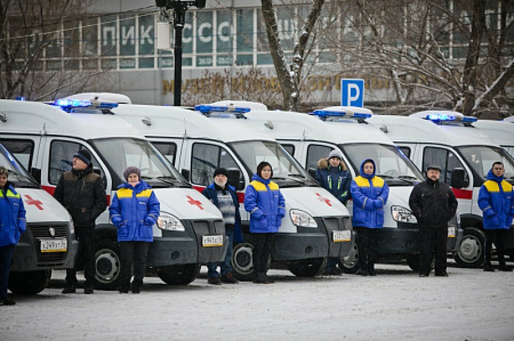 Скорая оренбург. Станция скорой помощи Оренбург. Колонна машин скорой помощи. ГБУЗ «городская станция скорой медицинской помощи». Вручение автомобилей скорой помощи 2020 года.