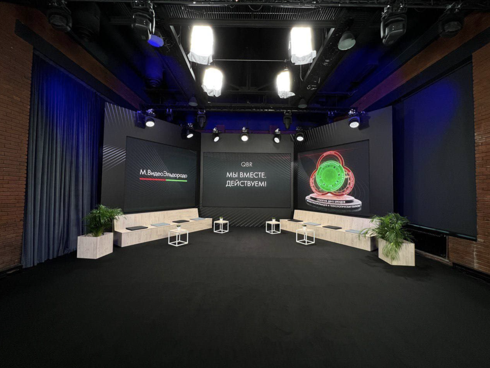 Известные веб студии. Интернет студии. Офис веб дизайнеров. Студия телемост мероприятие. Интернет студии.