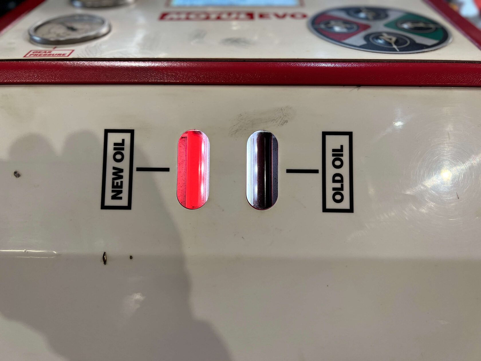 Моем магнит на пробке