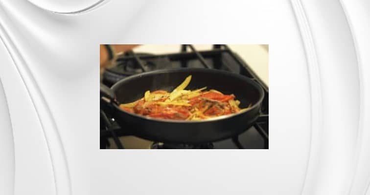 Приготовление шакшуки на сковороде по рецепту Ивлева: шаг 8