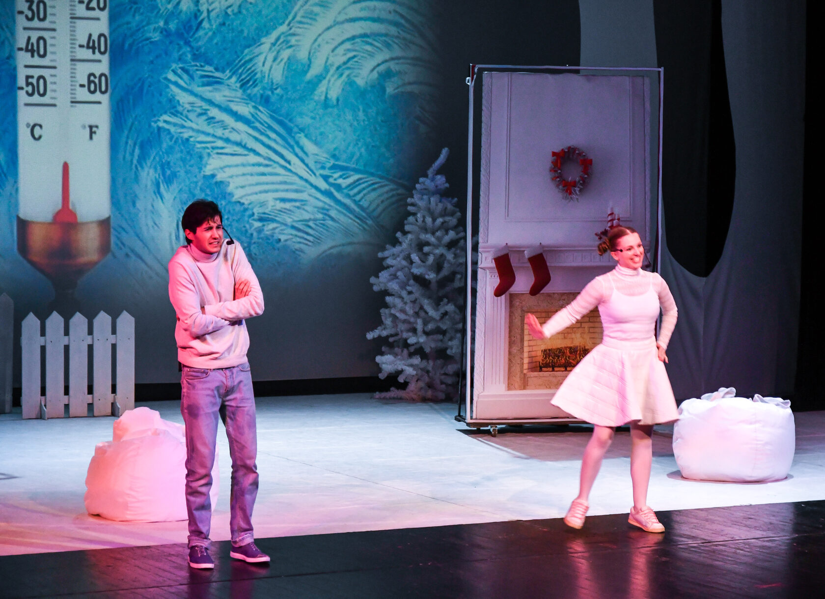 Новогоднее шоу «секрет кота в сапогах - новогодняя ёлка» гитис. Мюзикл однажды в декабре. Культшоу. Спектакль в школьном царстве государстве. Культшоу.