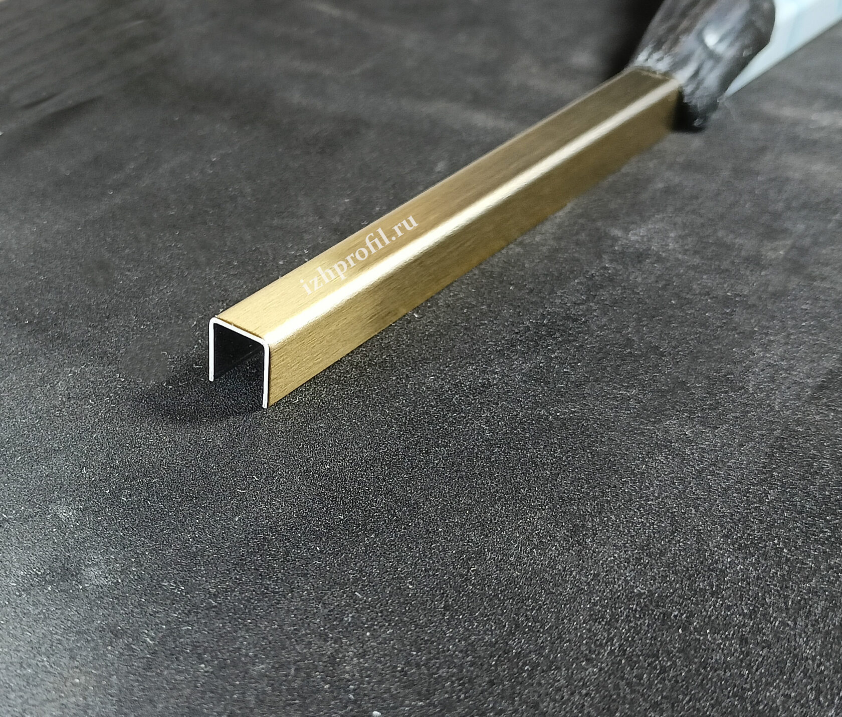 Профиль П образный, нержавеющая сталь, золото сатин (шлифовка). 2,7 метра