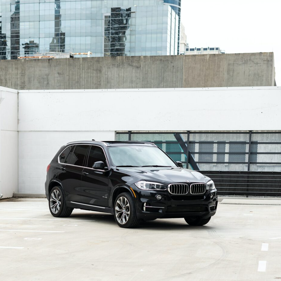 черная BMW x5