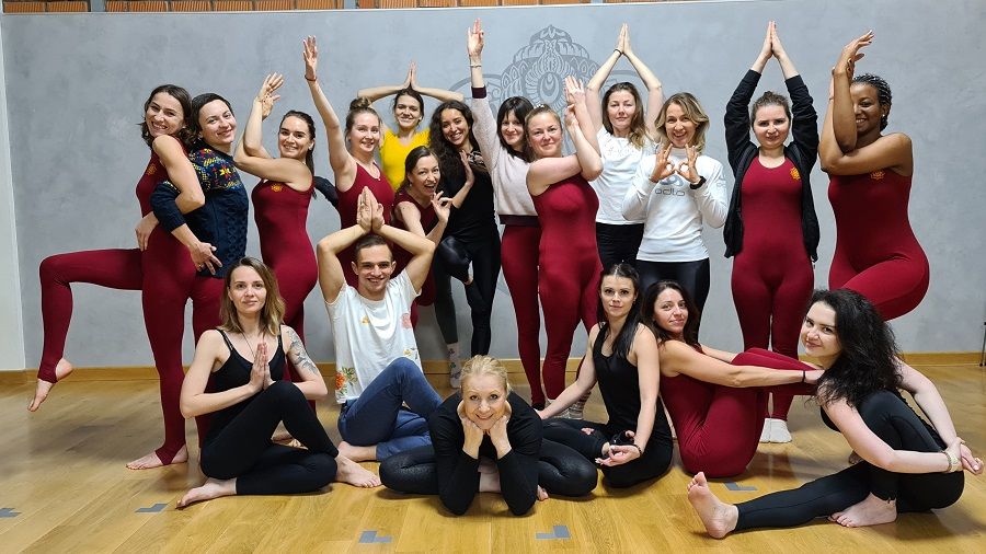 Спортивные общественные организации россии. Федерация йоги России. Йога в России. Федерация йоги новый год. СГТУ И Федерация йоги Саратов.