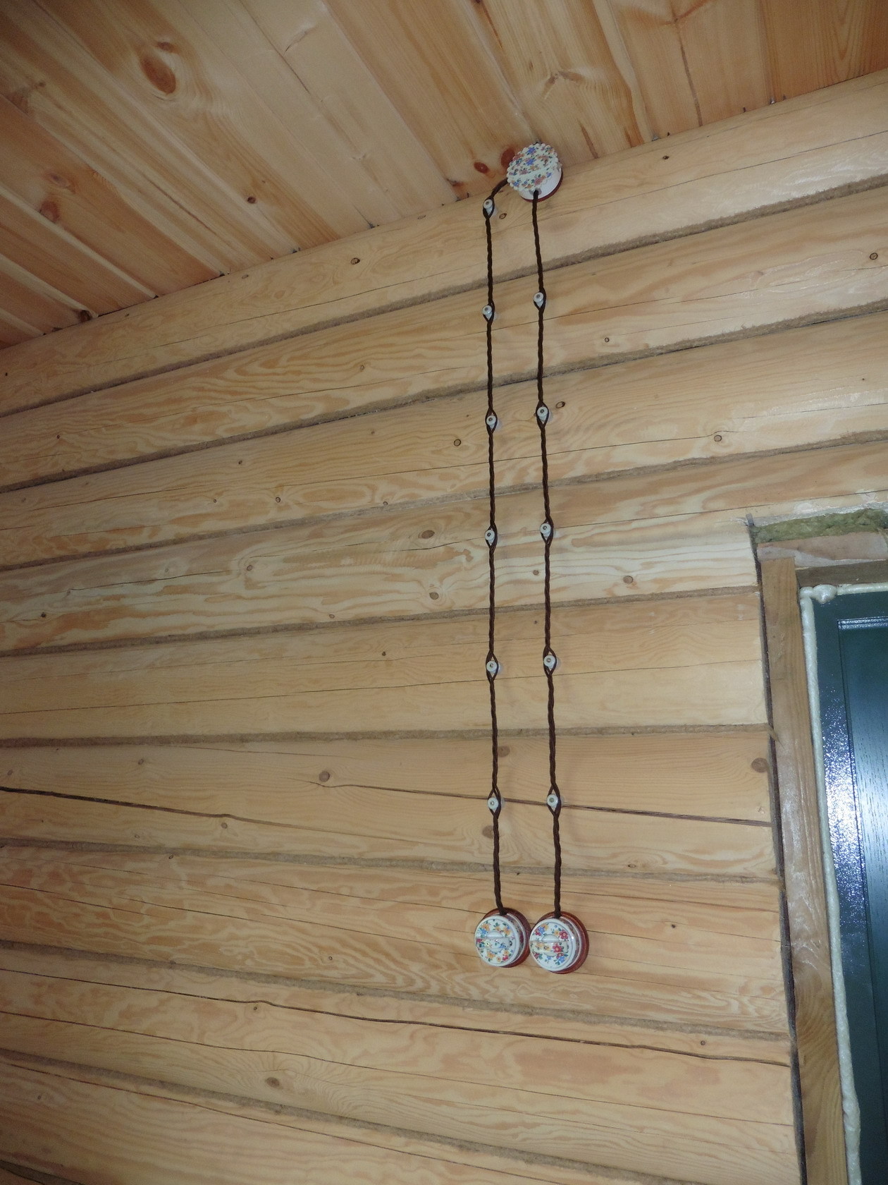 разводка электричества в деревянном доме в кабель канале