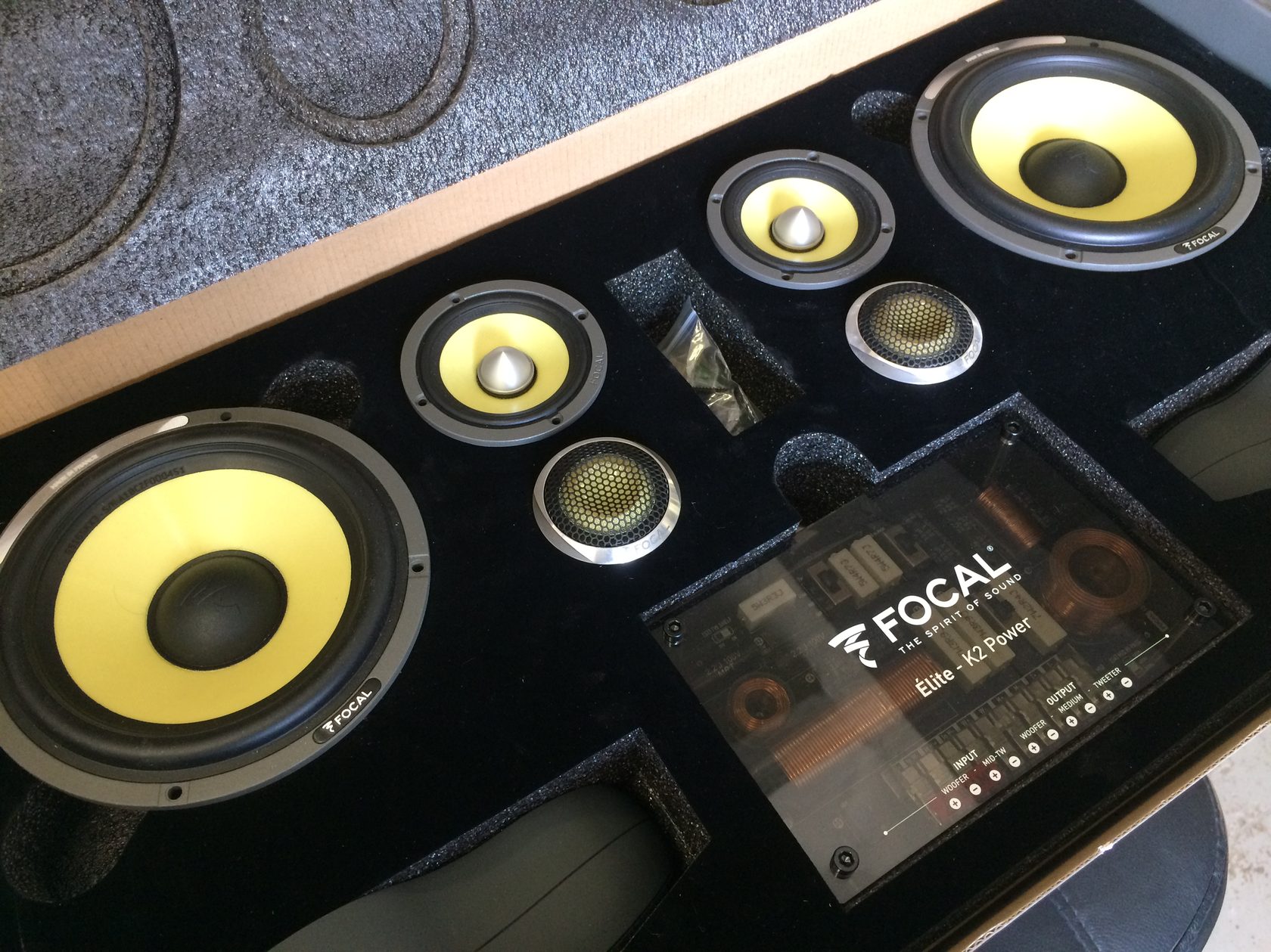 Установка автозвука в Москве