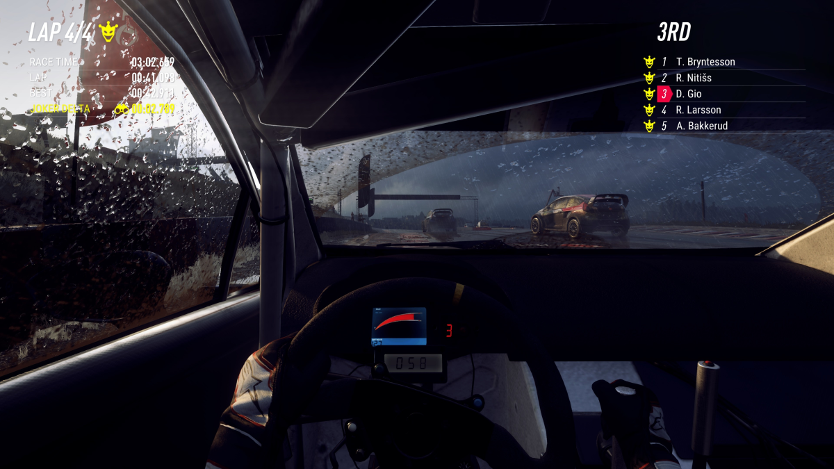 Сцена из гоночного симулятора в разгар заезда