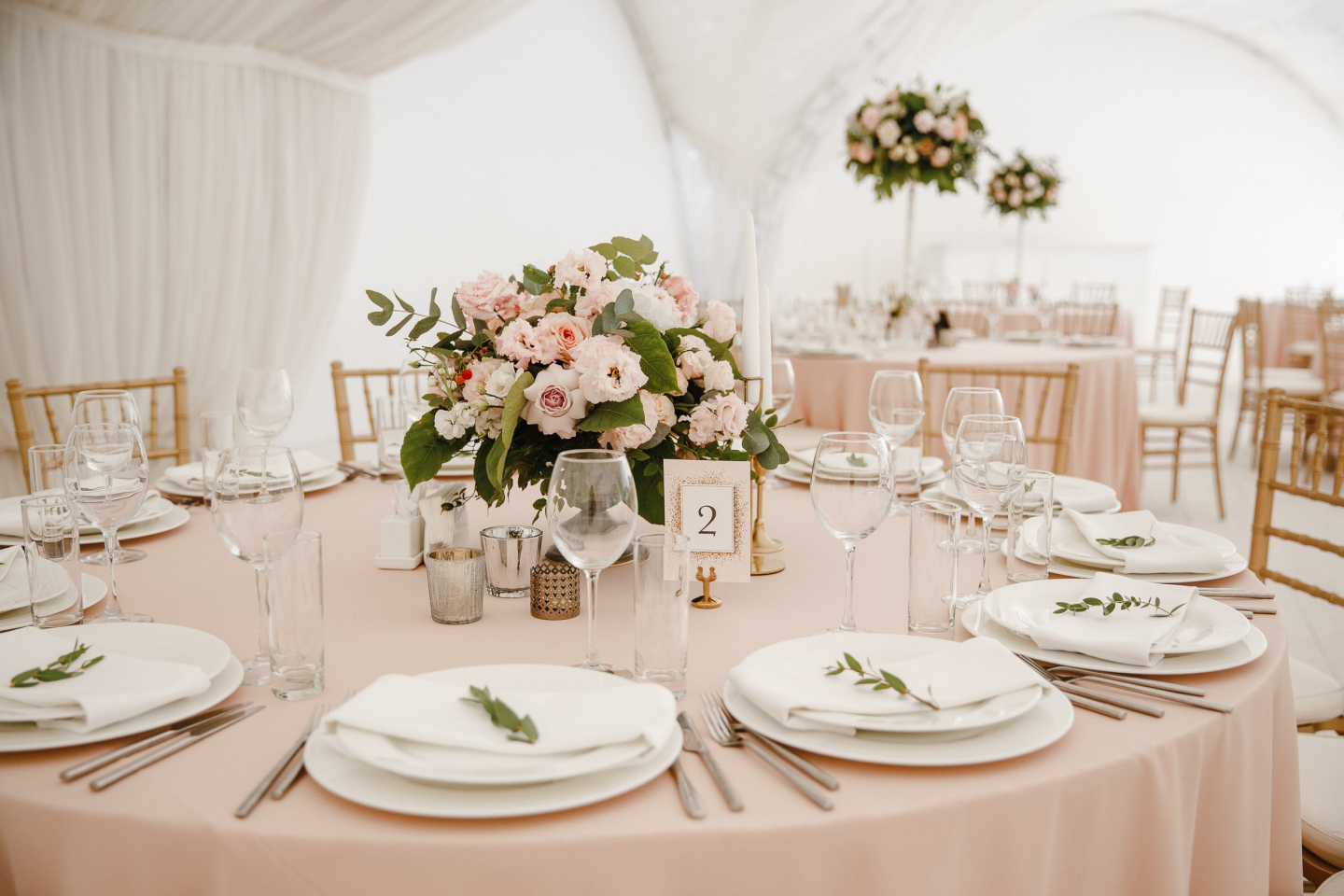 Красивое украшение свадебного зала своими руками – виды дизайна и мастер-класс