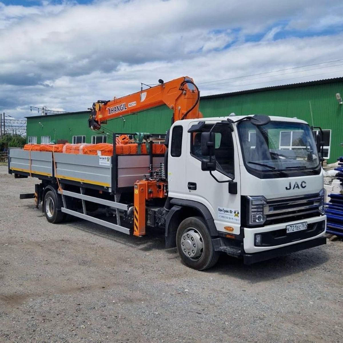 Компактный манипулятор JAC грузоподъемностью 5 тонн с выносом стрелы 11.3м для городских условий