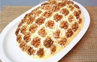 Приготовление салата с ананасом и ветчиной слоями: шаг 15