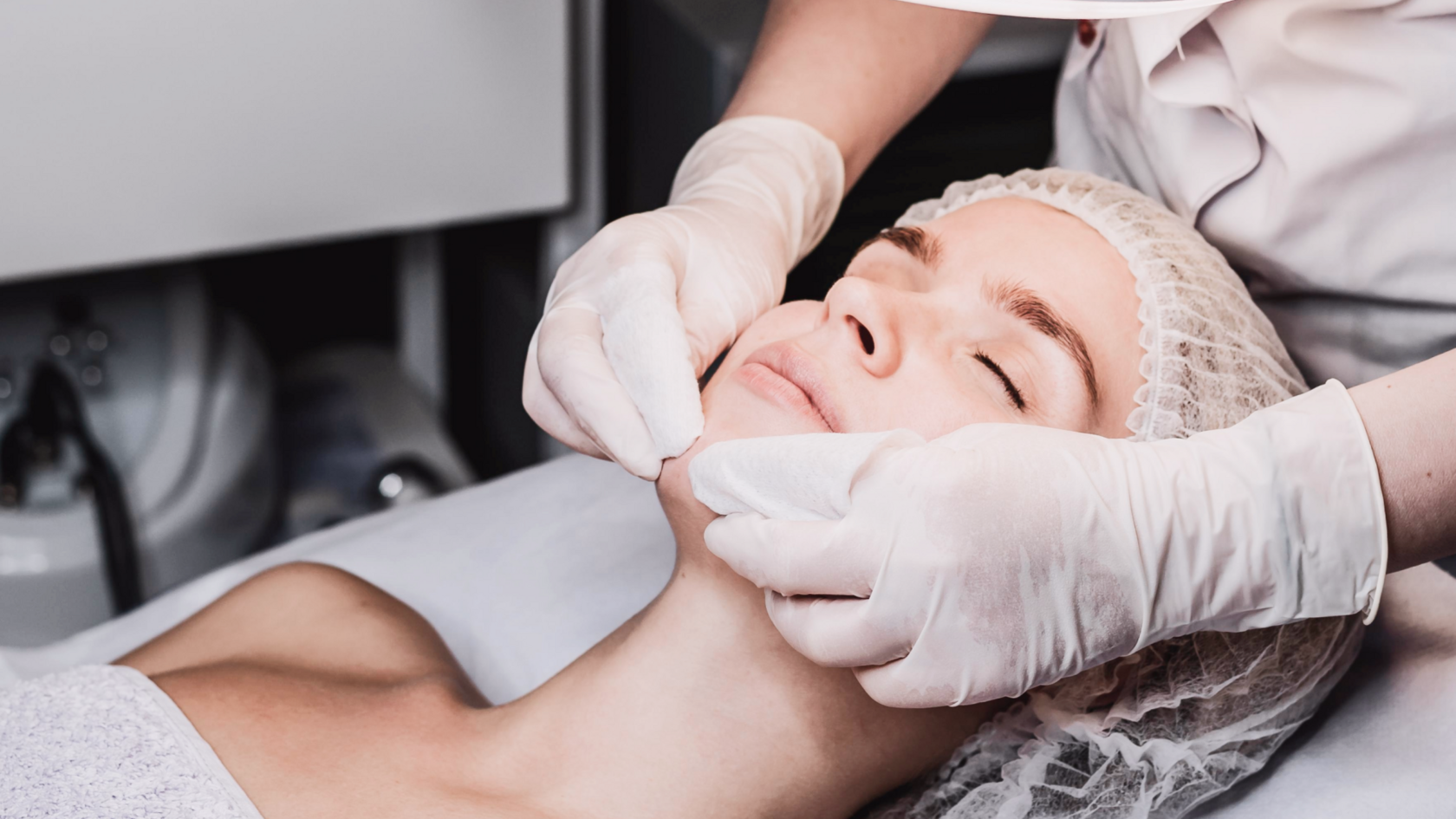 Услуги косметолога в салоне красоты