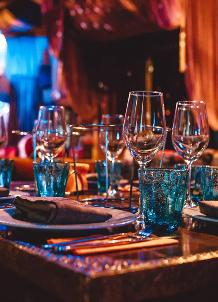 Ресторан на набережной в Москве