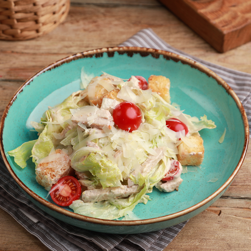 салат стандарт Цезарь с курицей
