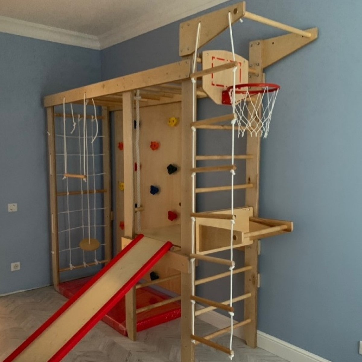 шведская стенка деревянная для детей в квартиру с креплением