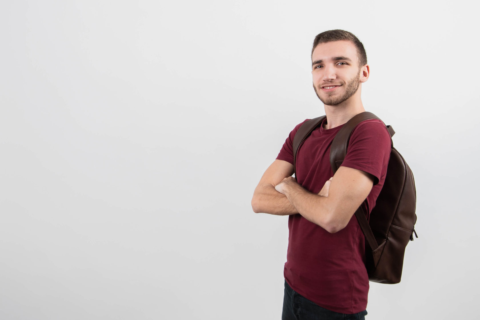 Guy standing. Парень боком. Человек стоит боком и аватарка. Мужчина стоит боком улыбается.