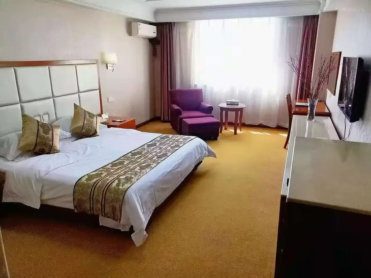 Двухместный номер Интуриста с фиолетовыми дорожками