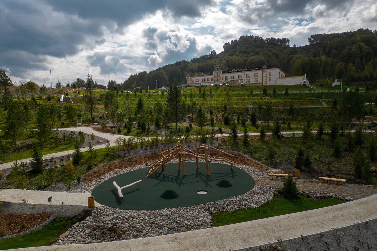 Парк для прогулок на курорте Altai Palace — отдых на Алтае с детьми на природе