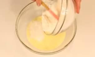 Приготовление оладий с тыквой на кефире: шаг 6