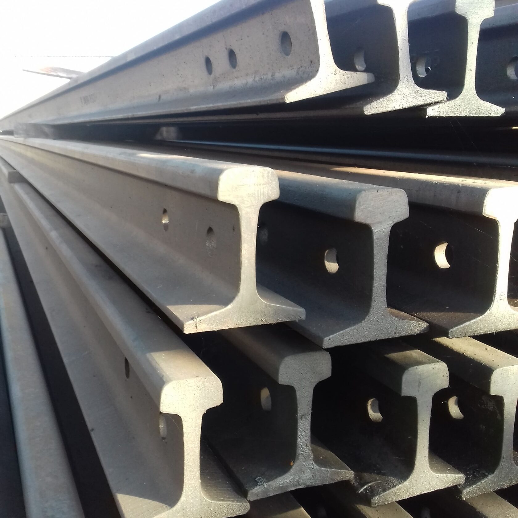 Накладка переходная р-65/р-50. Уравнительный стык р65. Рельсовая накладка р43. Изостык 65. Т-62 рельс.