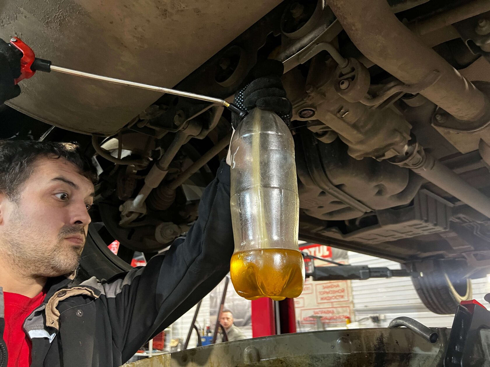 Заправка масла в задний редуктор