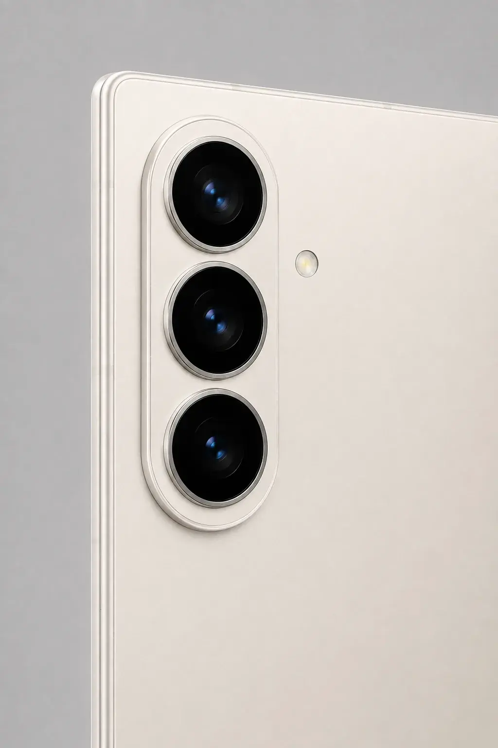 Galaxy Z Fold 8 Ultra, кремовый — фото 7