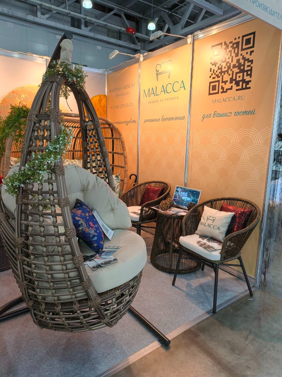 Балконные группы и подвесные кресла для оформления зон отдыха для гостей