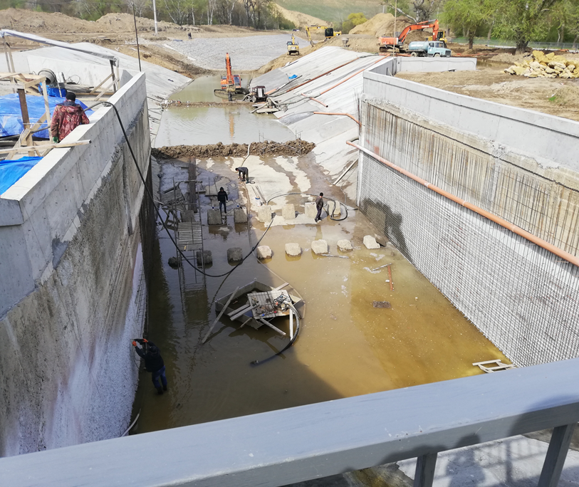 Торкретирование стен быстротока Отказненского водохранилища