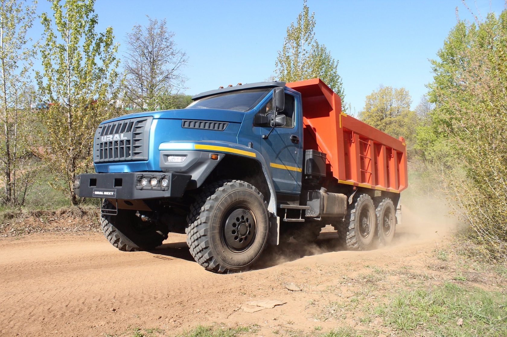 Самосвал Урал next 6x6