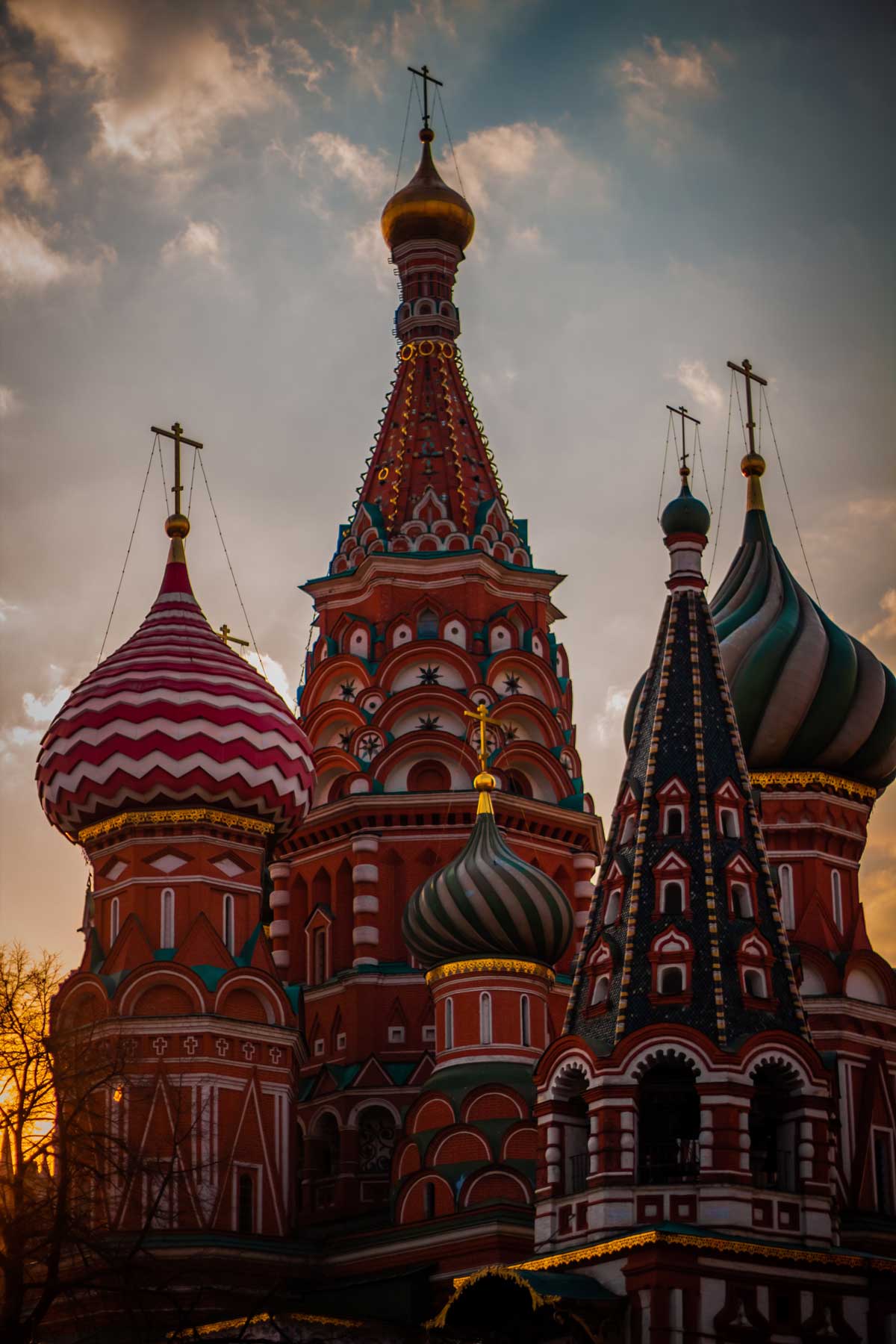 город москва монастырь собор василия бладенного на красной площади вечером