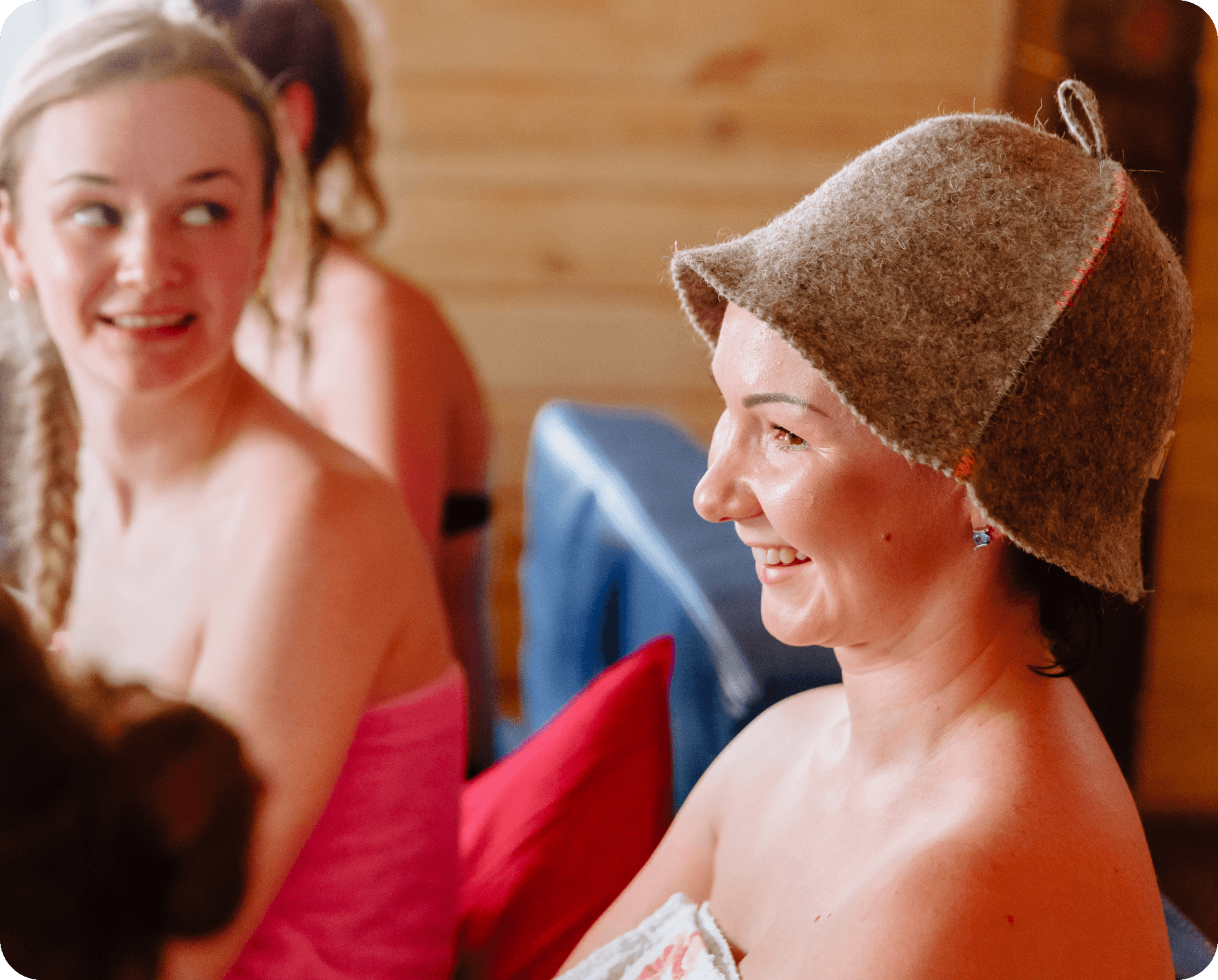 Почему важно надевать банную шапку?