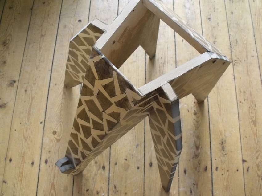 стол в виде жирафа