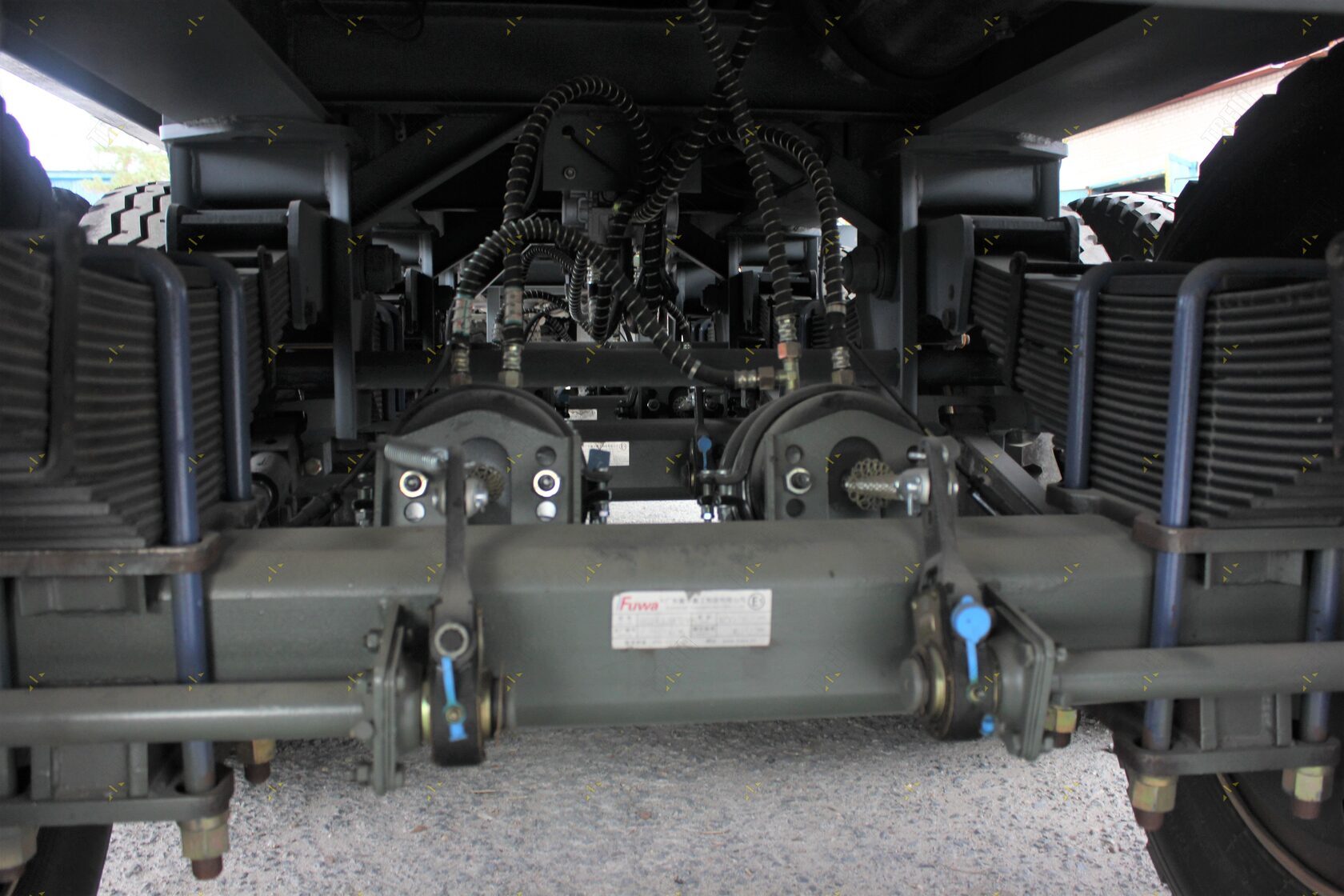 Тормаозная система установленная в полуприцепе самосвальном AMUR LYR9601XXYE