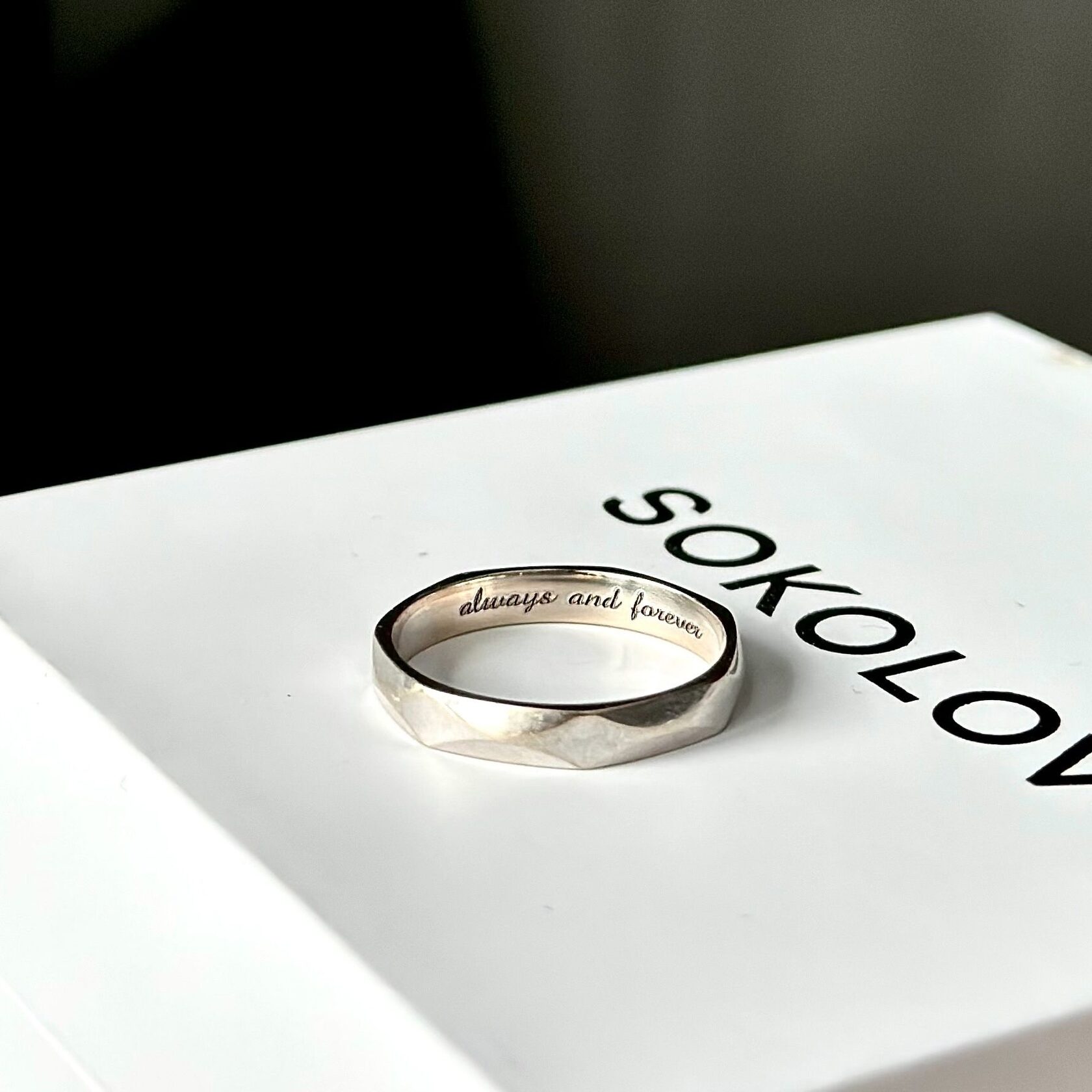 Тонкая лазерная гравировка на серебряном кольце, Киров