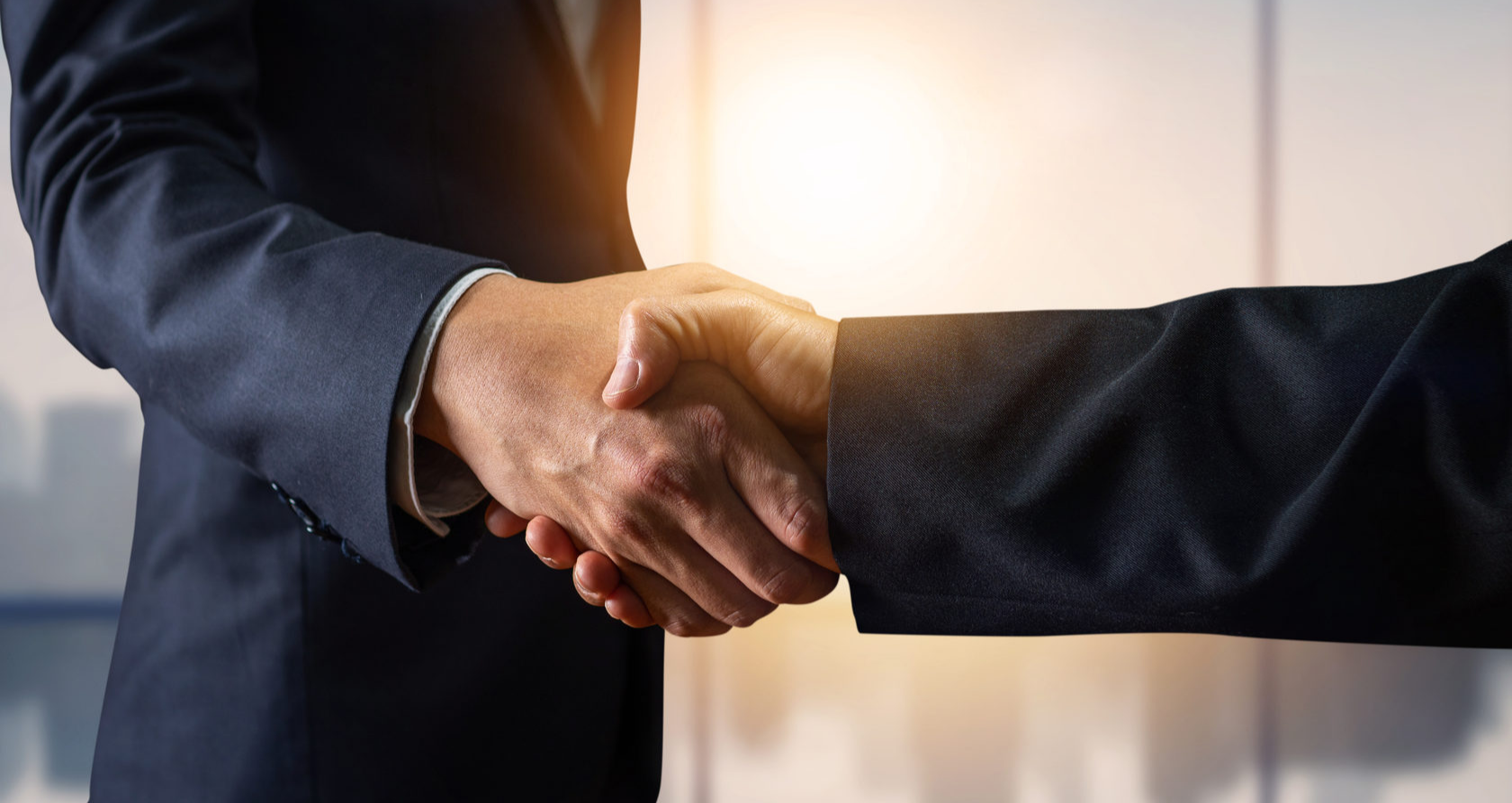 Firm handshake. Рукопожатие бизнес. Рукопожатие дипломатов. Бизнес переговоры. Рукопожатие мужчин.