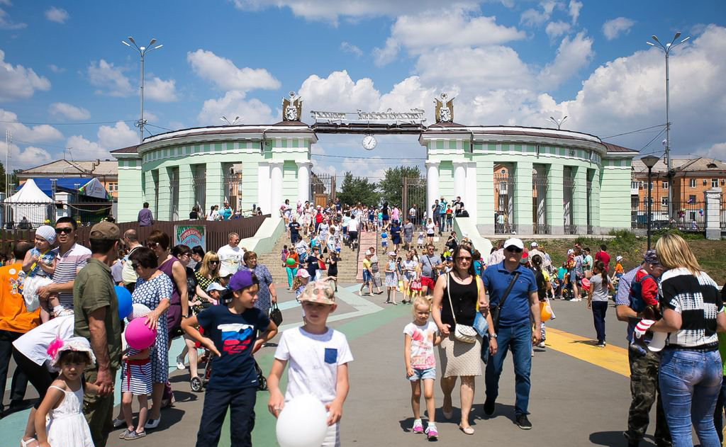 Погода в новотроицке днем. Парк Новотроицк. Городской парк Новотроицк. Парк в городе Новотроицк. Парк Металлургов Орск.