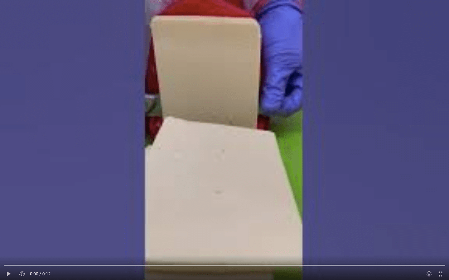 Режем сырный продукт Голландский