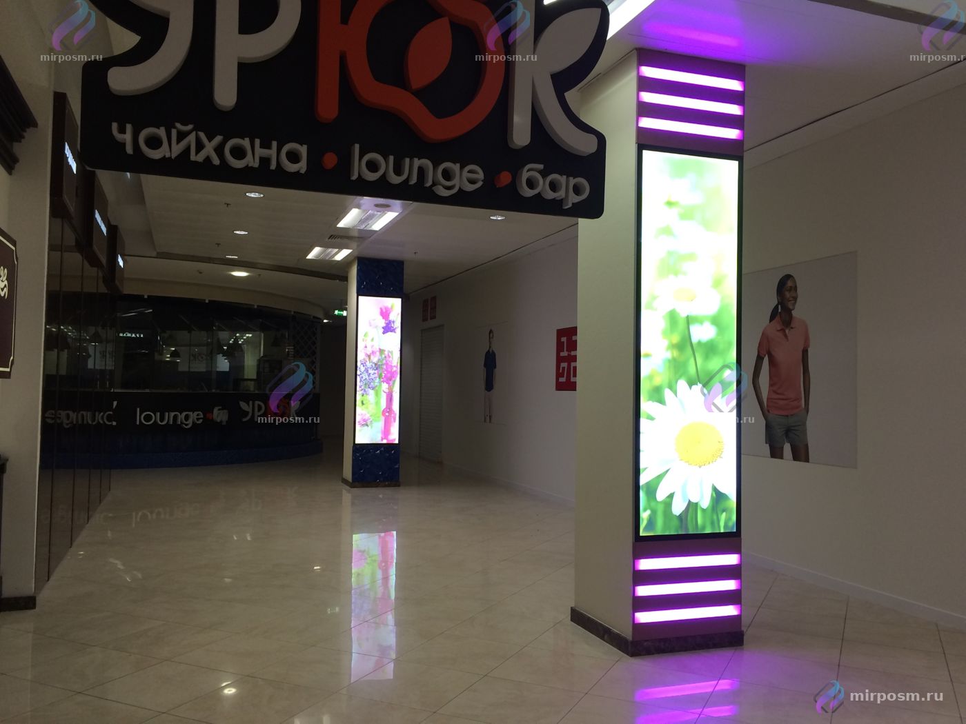 LED-колонна у входа в чайхану